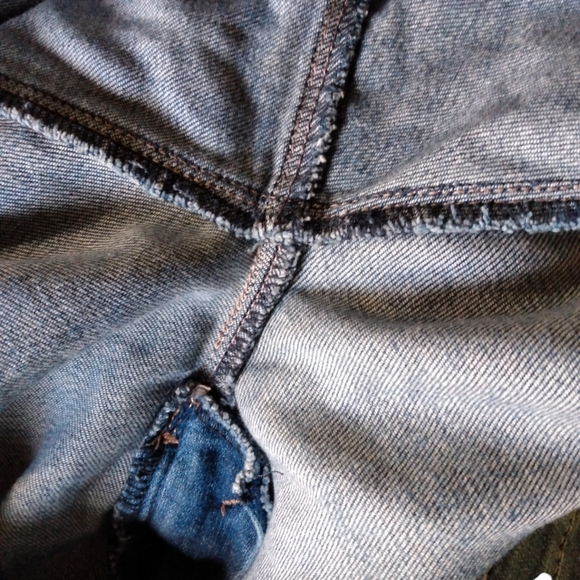 White House Black Market Distressed Jeweled Girlfriend Jeans Size 8 - Picture 10 of 15